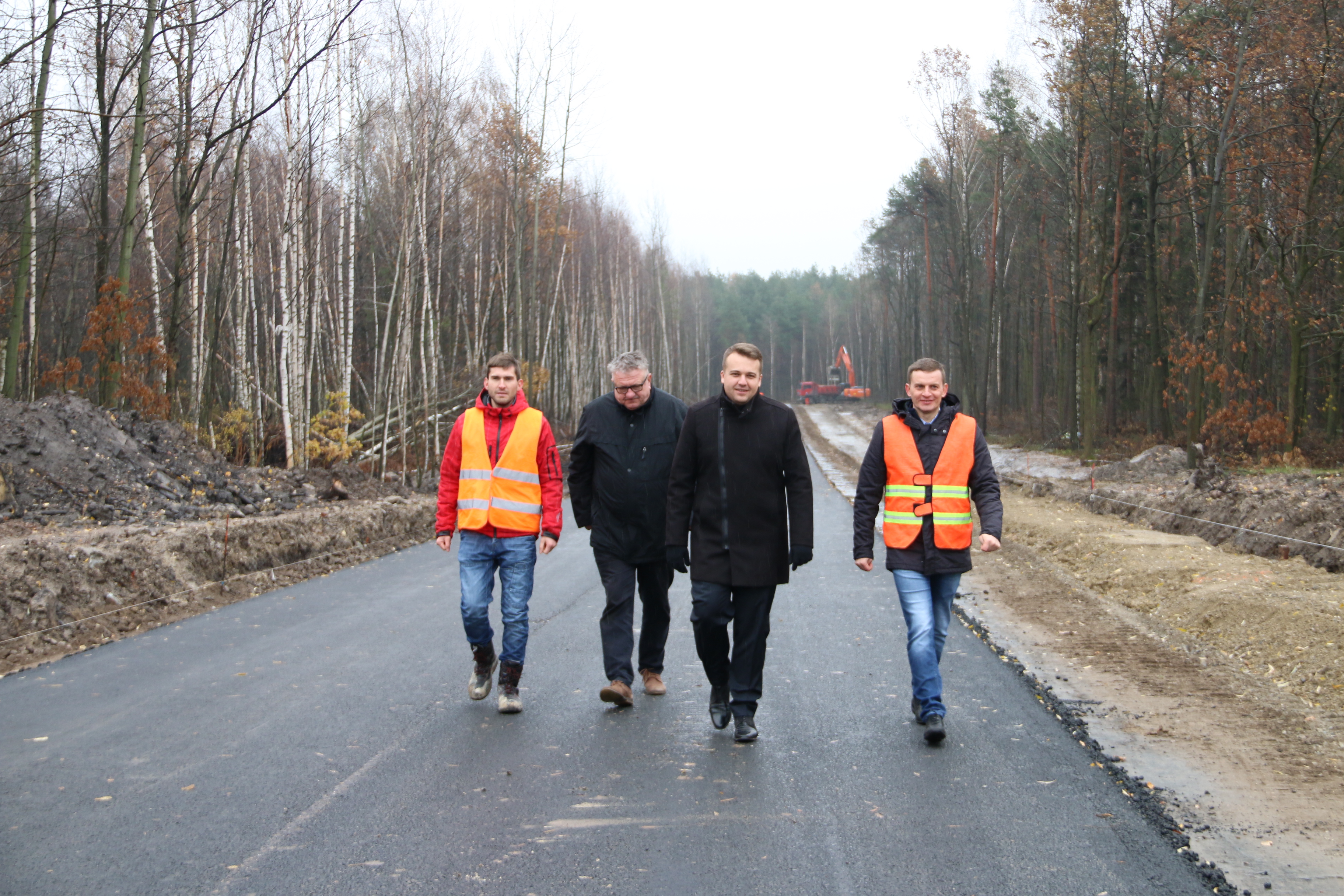 Budowa Łącznika przez las images